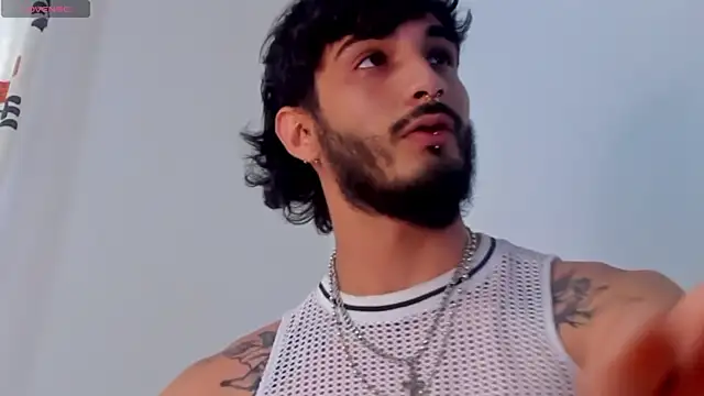 Snapshot of LovexJuxn8 chatting on 02-19-26, 07:33 LovexJuxn8 online show from 02-19-26, 07:33