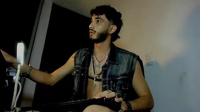 Snapshot of LovexJuxn8 chatting on 02-24-26, 07:15 LovexJuxn8 online show from 02-24-26, 07:15