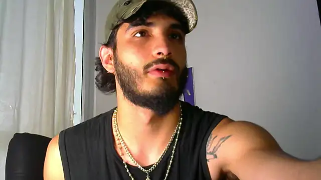 Snapshot of LovexJuxn8 chatting on 02-17-26, 07:22 LovexJuxn8 online show from 02-17-26, 07:22