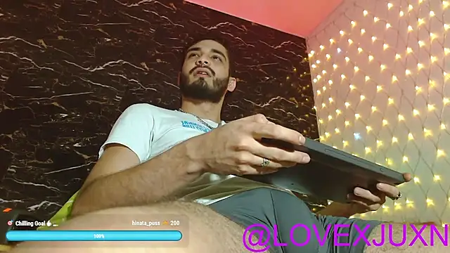 LovexJuxn8 online show from 04-17-26, 08:22