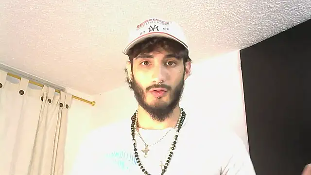 Snapshot of LovexJuxn8 chatting on 02-13-26, 07:47 LovexJuxn8 online show from 02-13-26, 07:47