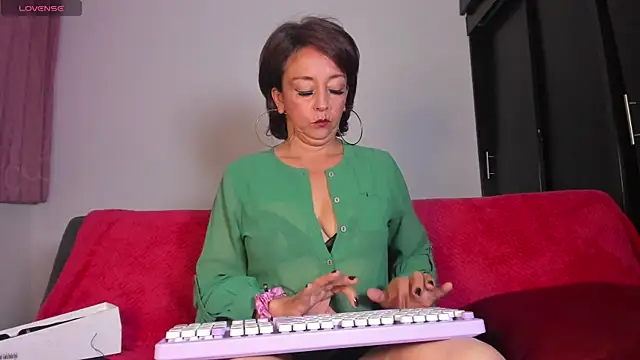 Beatricez1 online show from 05-20-26, 04:42