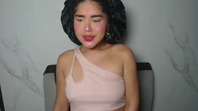 Snapshot of melodyphillips_2_ chatting on 04-27-26, 05:16 melodyphillips 2 online show from 04-27-26, 05:16