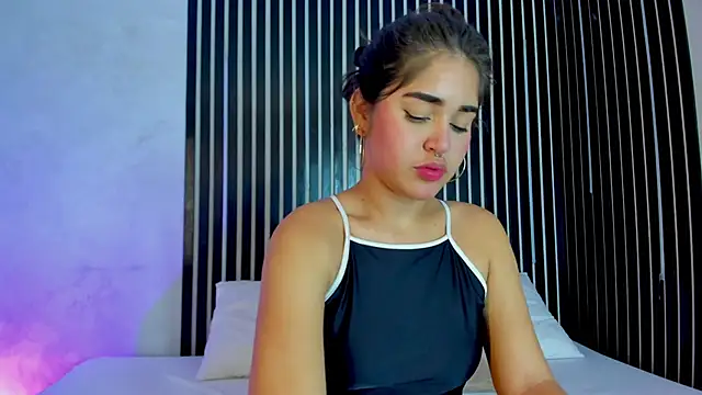 Snapshot of melodyphillips_2_ chatting on 02-27-26, 05:29 melodyphillips 2 online show from 02-27-26, 05:29