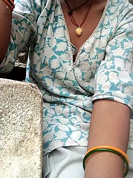 Desi Couple P online show from 05-14-26, 01:13
