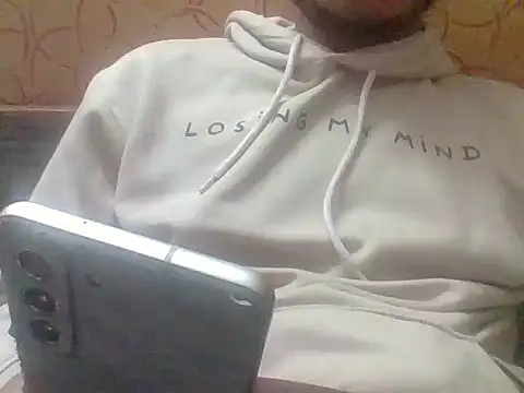 Snapshot of chang_0z chatting on 02-11-26, 01:11 chang 0z online show from 02-11-26, 01:11