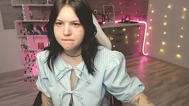 Snapshot of lily_milleerr chatting on 02-25-26, 06:41 lily milleerr online show from 02-25-26, 06:41