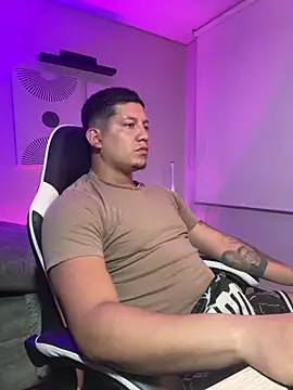  robertobaggioo online show from 04-18-26, 05:54