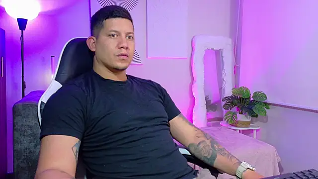  robertobaggioo online show from 06-08-26, 12:38