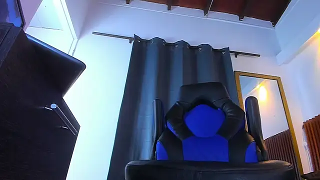 Snapshot of Max_hotlatin2 chatting on 02-14-26, 04:51 Max hotlatin2 online show from 02-14-26, 04:51