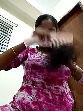 Snapshot of Sexy_Boudi650 chatting on 02-18-26, 03:52 Sexy Boudi650 online show from 02-18-26, 03:52