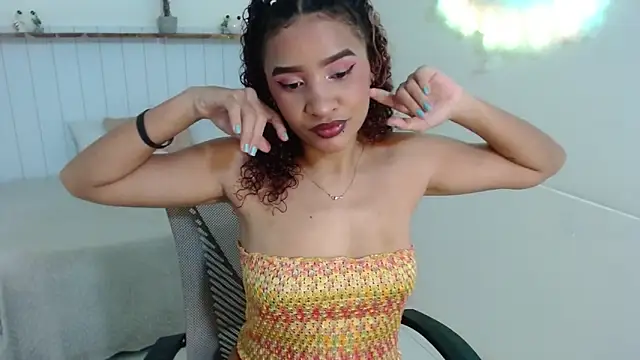 Snapshot of Alice_Grinnerk chatting on 02-26-26, 02:28 Alice Grinnerk online show from 02-26-26, 02:28