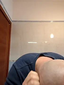 Snapshot of cetriolino chatting on 04-16-26, 05:30 cetriolino online show from 04-16-26, 05:30