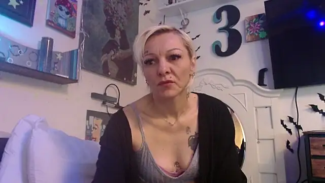 Snapshot of slutslave333 chatting on 04-23-26, 09:05 slutslave333 online show from 04-23-26, 09:05