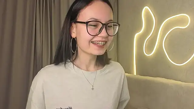 Snapshot of BeatrisRosel chatting on 02-19-26, 06:27 BeatrisRosel online show from 02-19-26, 06:27