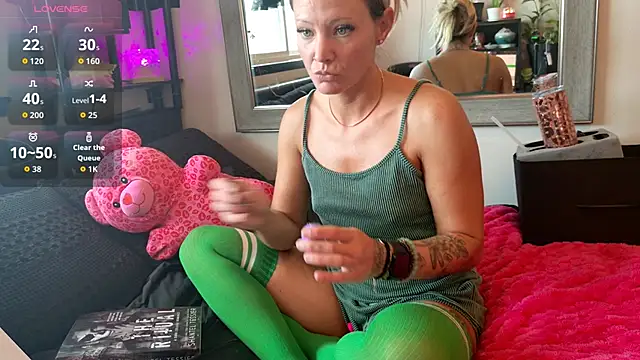 prettyinkdsiren online show from 04-21-26, 05:19