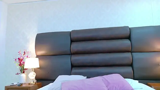 HollyOlson online show from 04-17-26, 07:49