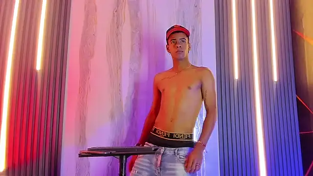 Snapshot of Vicky_and_Jeyco chatting on 02-16-26, 08:40 Vicky and Jeyco online show from 02-16-26, 08:40