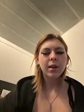 Milli-Kiss online show from 04-12-26, 06:11