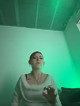 Milli-Kiss online show from 03-17-26, 05:05