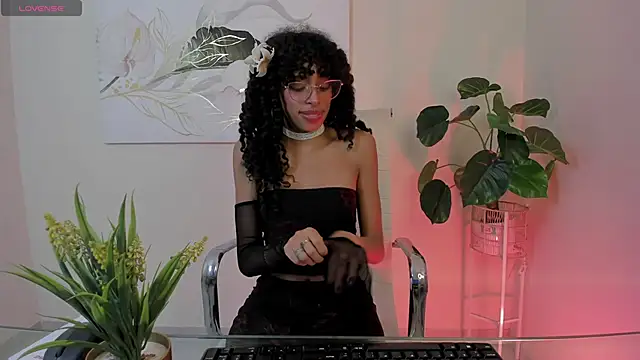 Snapshot of Tamia_25 chatting on 04-29-26, 11:47 Tamia 25 online show from 04-29-26, 11:47