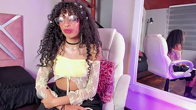 Snapshot of Tamia_25 chatting on 05-21-26, 08:17 Tamia 25 online show from 05-21-26, 08:17