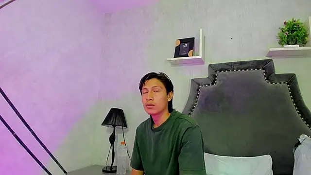 Snapshot of MarcoAndAllice chatting on 06-21-26, 04:51 MarcoAndAllice online show from 06-21-26, 04:51