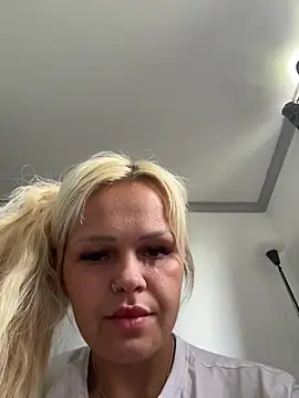 BlondeMilfXo online show from 05-14-26, 10:23