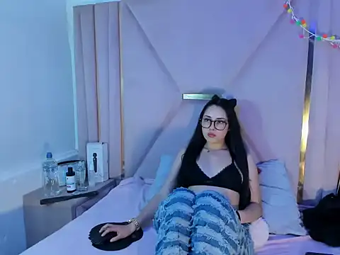 ElaSalvatorehh online show from 04-18-26, 12:40