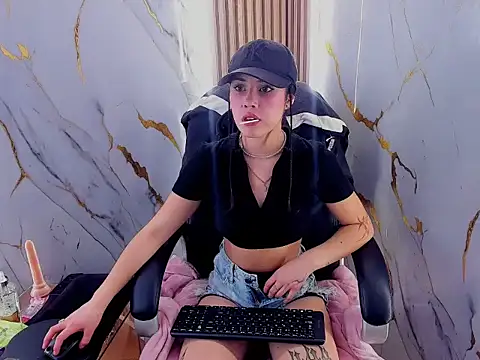 Snapshot of ElaSalvatorehh chatting on 02-25-26, 05:57 ElaSalvatorehh online show from 02-25-26, 05:57