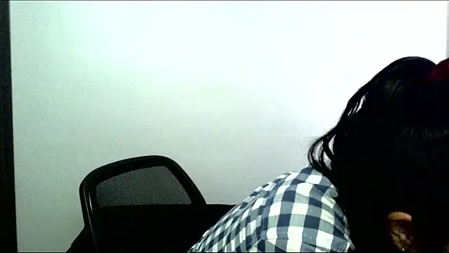 Snapshot of Velvet_Dragon chatting on 02-18-26, 07:21 Velvet Dragon online show from 02-18-26, 07:21