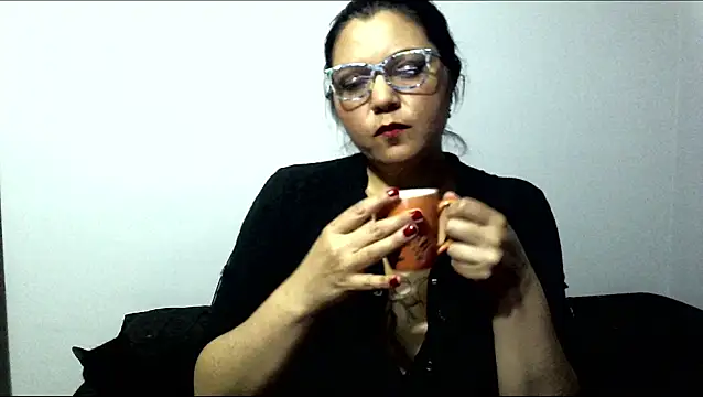 Snapshot of Velvet_Dragon chatting on 02-20-26, 01:24 Velvet Dragon online show from 02-20-26, 01:24