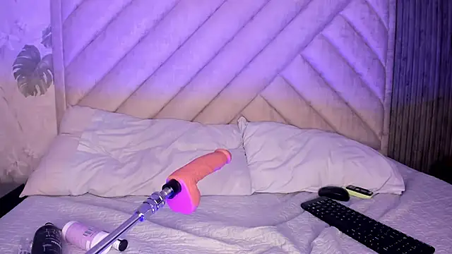 SarahRizof online show from 03-15-26, 05:03