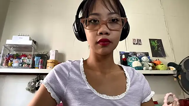 Snapshot of GloryKulikowski chatting on 02-23-26, 01:07 GloryKulikowski online show from 02-23-26, 01:07