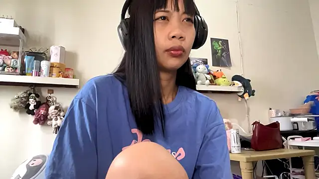 Snapshot of GloryKulikowski chatting on 02-25-26, 01:17 GloryKulikowski online show from 02-25-26, 01:17