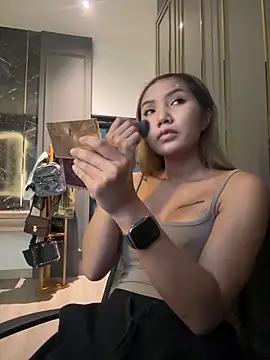 Alittleasaingirl online show from 05-19-26, 04:52