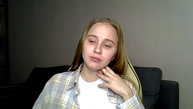 Snapshot of christimontero chatting on 02-23-26, 06:08 christimontero online show from 02-23-26, 06:08