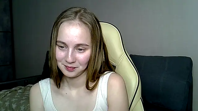 Snapshot of christimontero chatting on 02-19-26, 06:21 christimontero online show from 02-19-26, 06:21