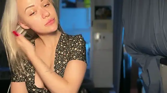 Leylia Lily online show from 04-11-26, 02:32