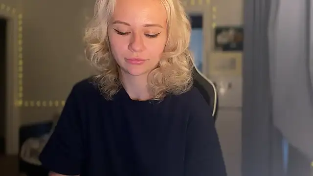 Leylia Lily online show from 03-11-26, 09:47