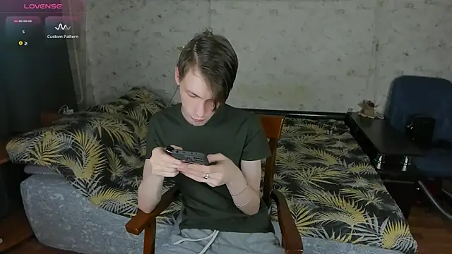 Snapshot of Erick_Wilson chatting on 05-13-26, 05:58 Erick Wilson online show from 05-13-26, 05:58