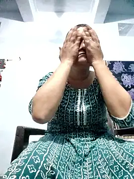 Anushka Singh0 online show from 04-20-26, 04:08