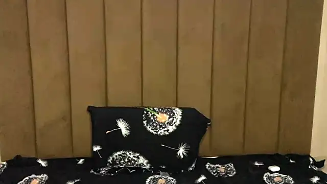 HereLora online show from 04-06-26, 10:16