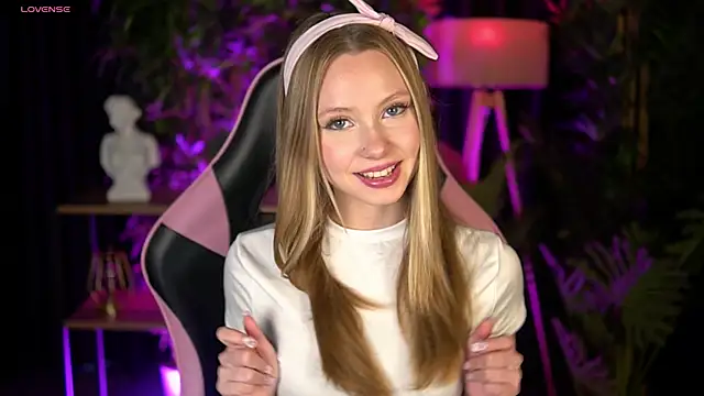 SweetDaisy me online show from 03-11-26, 04:23