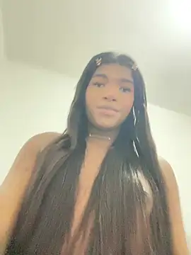 Snapshot of lulusexyy chatting on 06-17-26, 11:47 lulusexyy online show from 06-17-26, 11:47