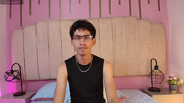 Snapshot of skinny_jean_ chatting on 02-28-26, 01:55 skinny jean online show from 02-28-26, 01:55