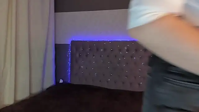 Snapshot of AmandaHoppe chatting on 02-24-26, 09:21 AmandaHoppe online show from 02-24-26, 09:21