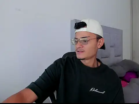 Snapshot of FredericSloan chatting on 02-24-26, 08:53 FredericSloan online show from 02-24-26, 08:53