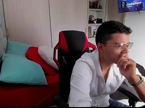 Snapshot of FredericSloan chatting on 02-16-26, 04:05 FredericSloan online show from 02-16-26, 04:05