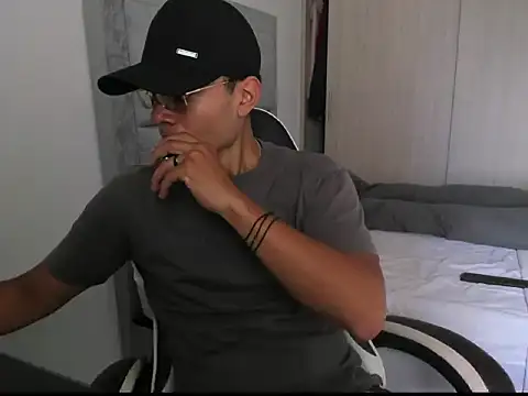 Snapshot of FredericSloan chatting on 03-02-26, 08:05 FredericSloan online show from 03-02-26, 08:05